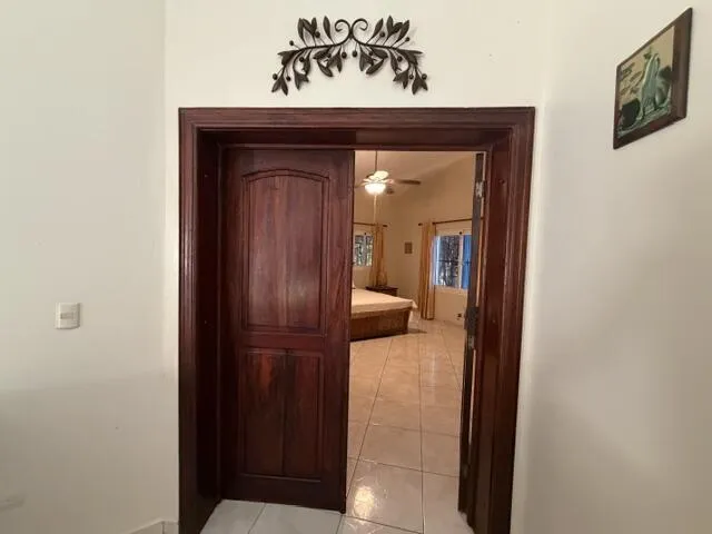 Double entry to primary suite
