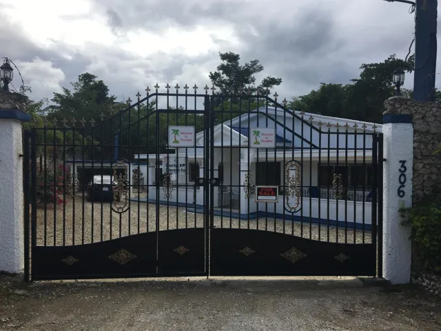 Private Gate to home