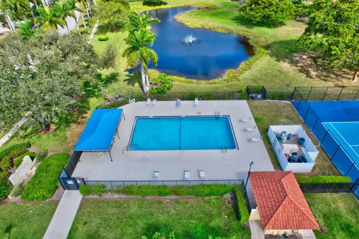 COMMUNITY POOL VIEW