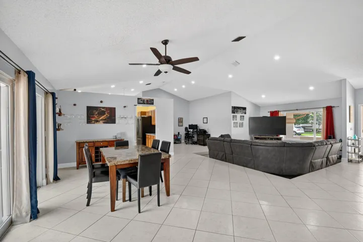 LIVING/DINING AREA