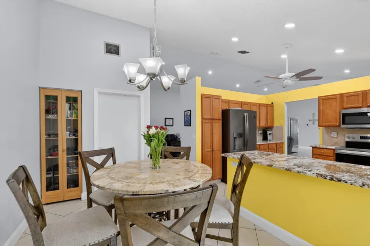 KITCHEN/BREKFAST AREA VIEW
