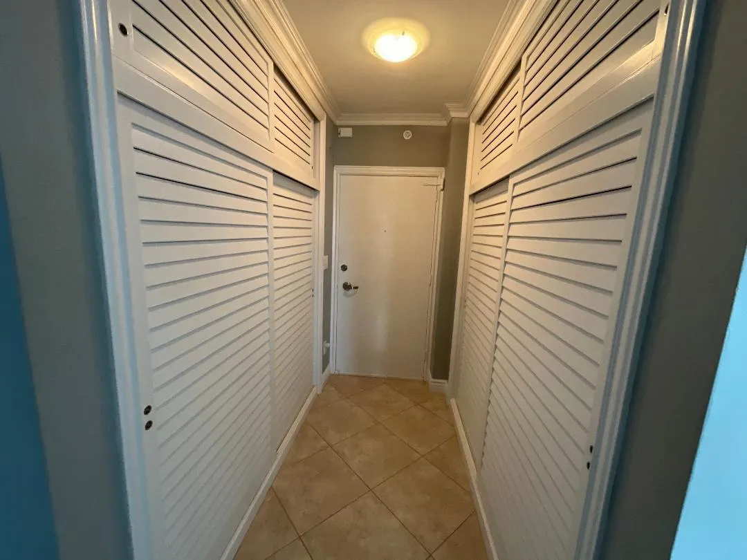 512A Foyer