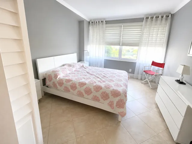 512a- bedroom