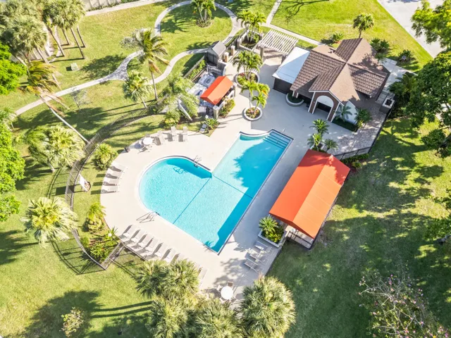 30_community pool #1