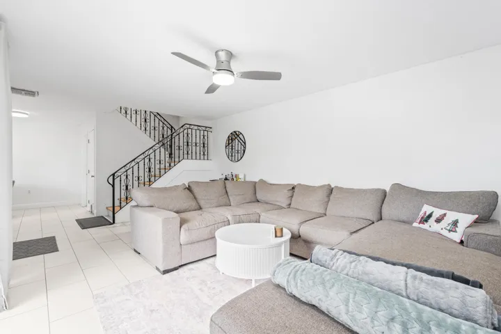 6_living room