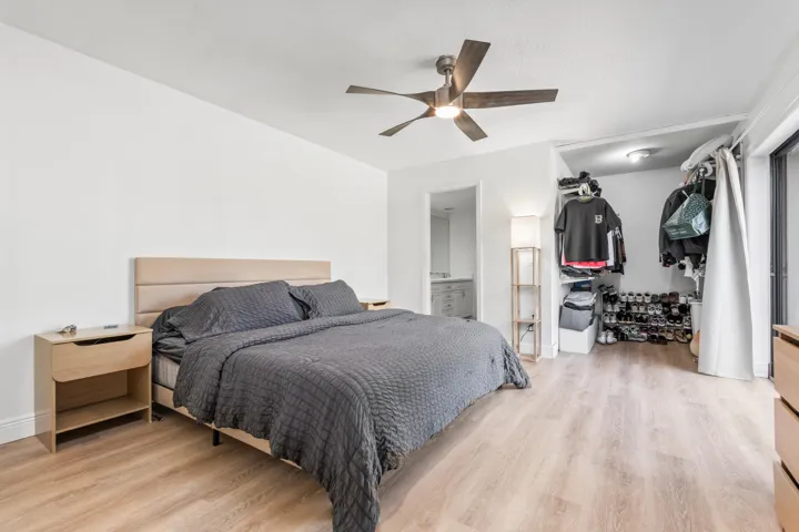 17_primary bedroom
