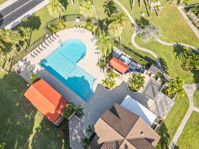31_community pool #1
