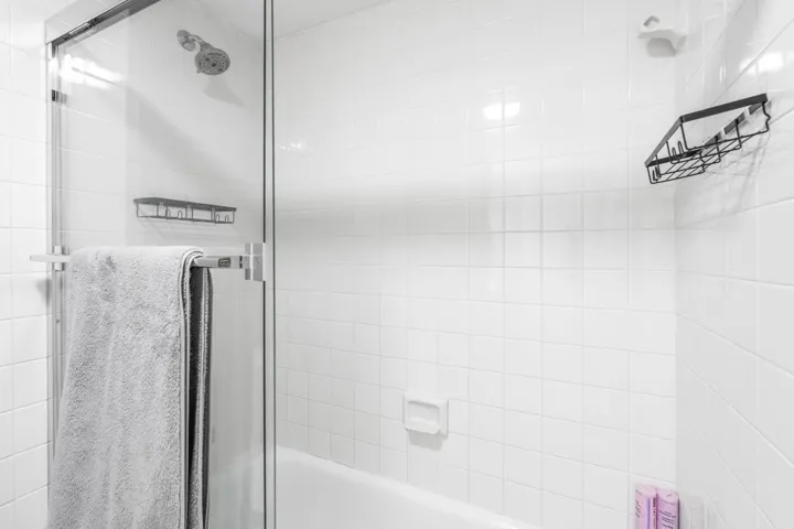24_bathroom 2