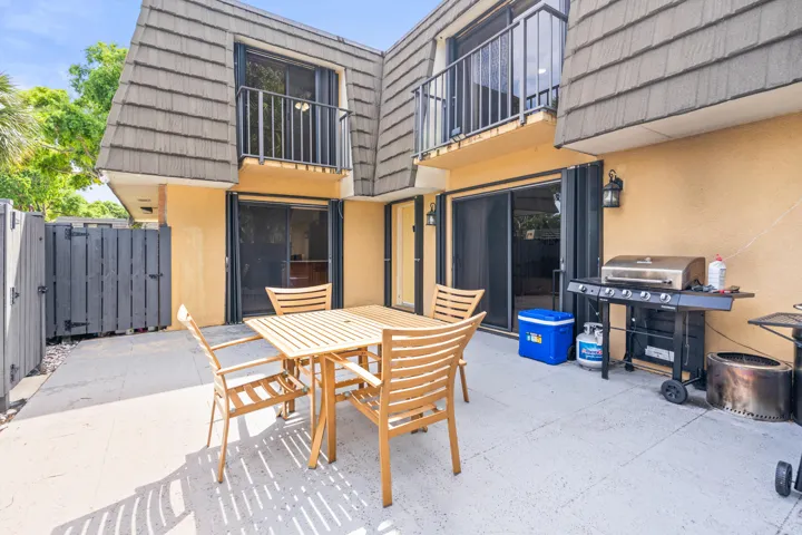 53_private courtyard