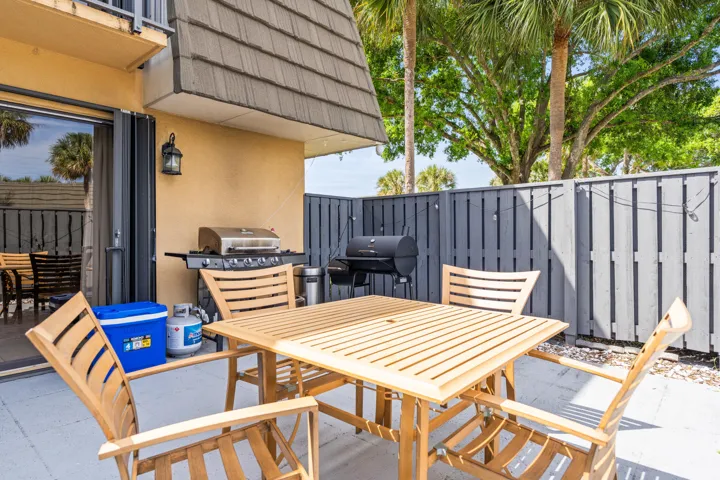 55_private courtyard