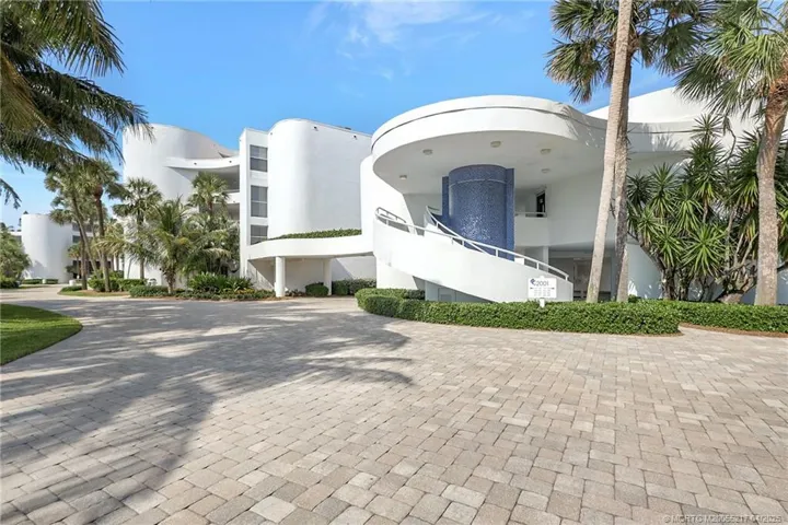 2001 condo