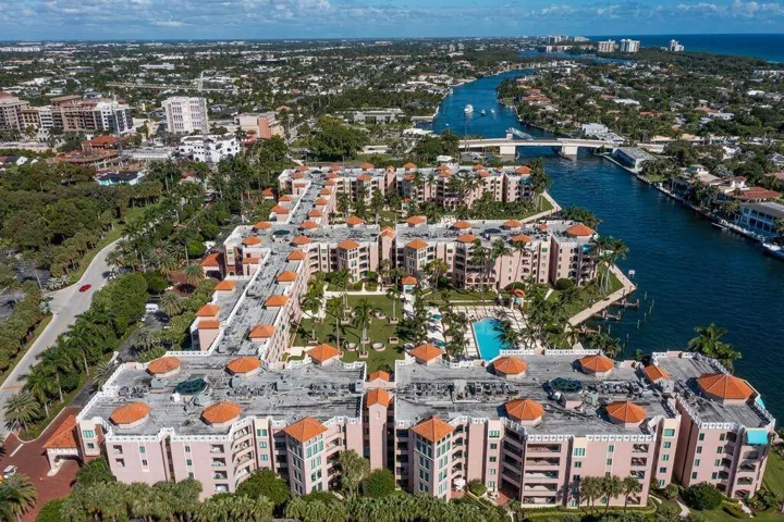 Mizner Court South of The Palmetto Park Bridge