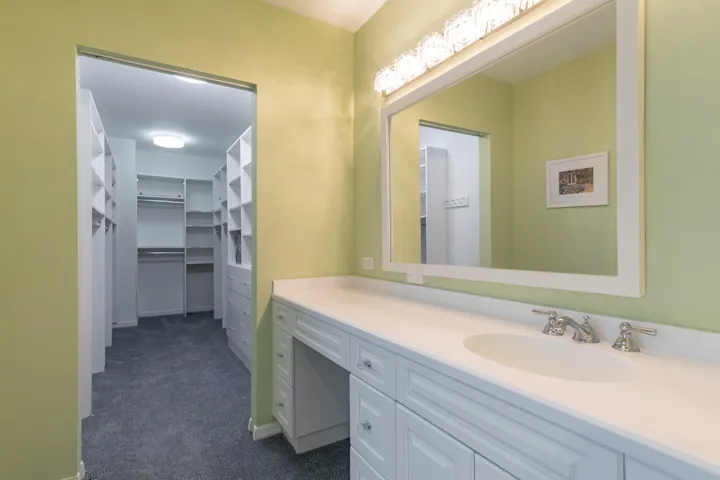 Main Bathroom to Walkin closet