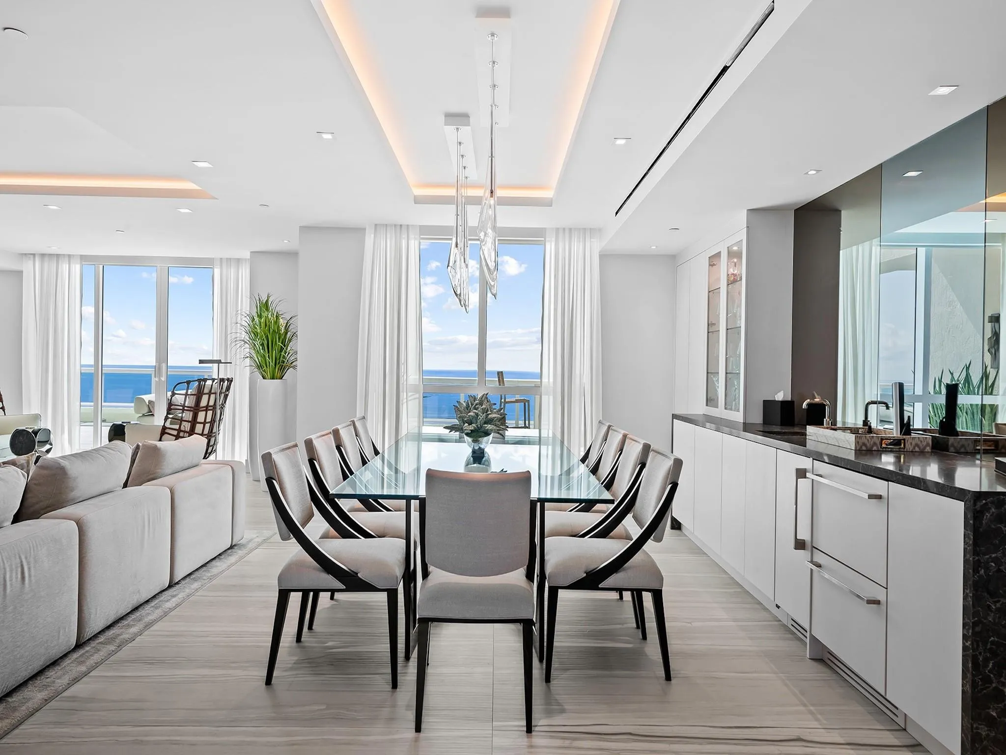 Dining Area and Wet Bar