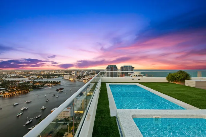 Rooftop Pool & Spa