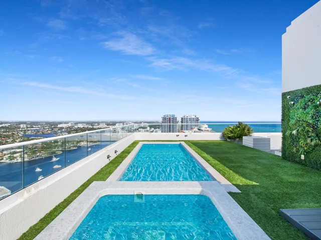 Pool & Spa