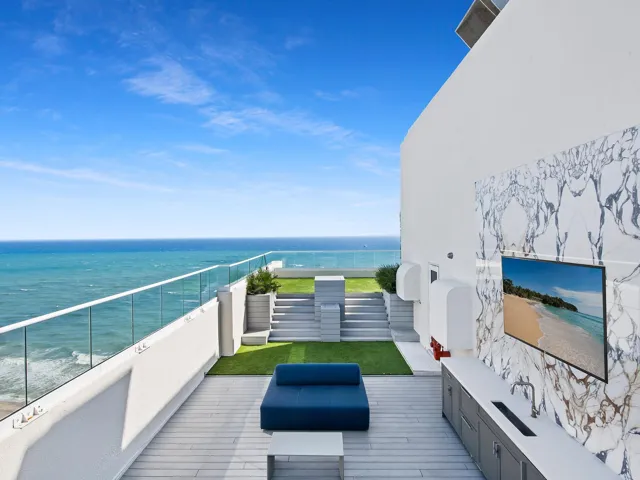 Private Lounge Area