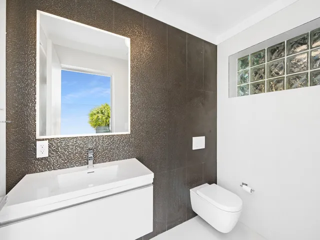 Pool & Spa Powder Room