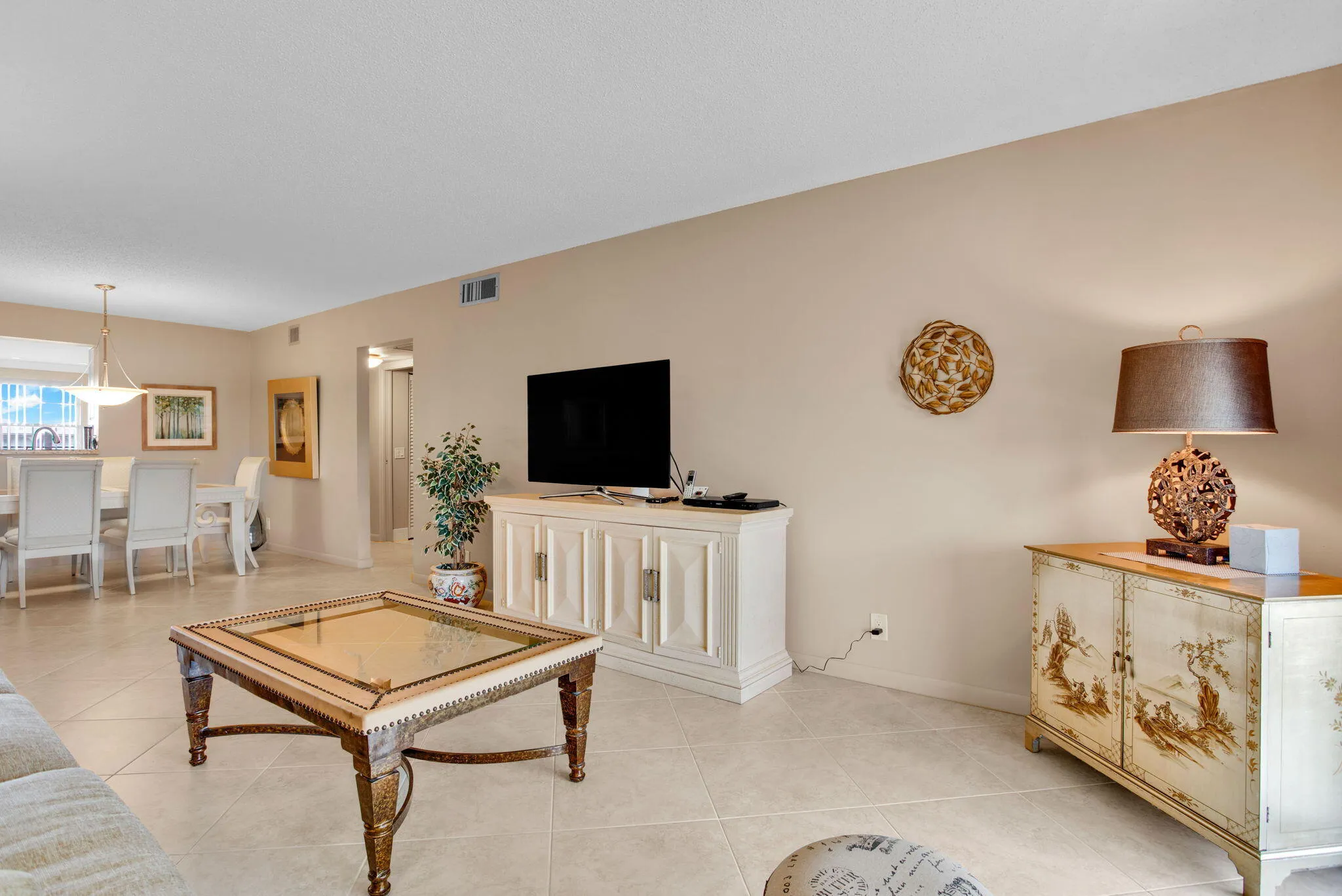 FURNITURE INCLUDED