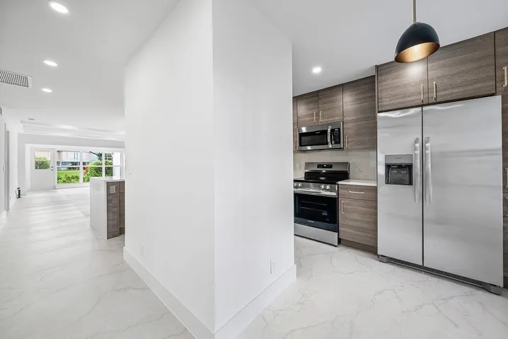 004-1541Northwest20thAvenue-101-DelrayBe