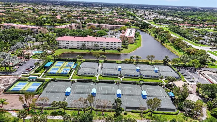 6 Pickleball courts