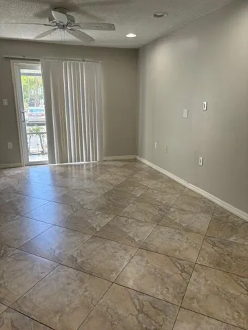 LIVING ROOM2