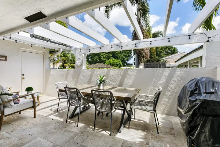 Front Porch w/Grill