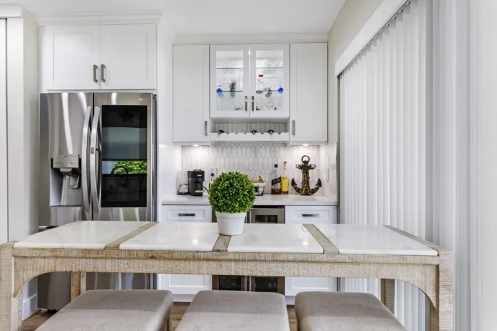 Eat-in-kitchen