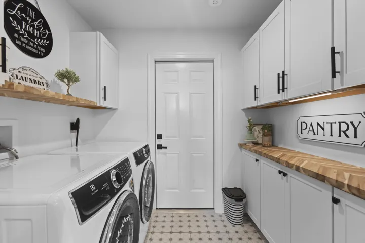 Pantry/ Laundry Room