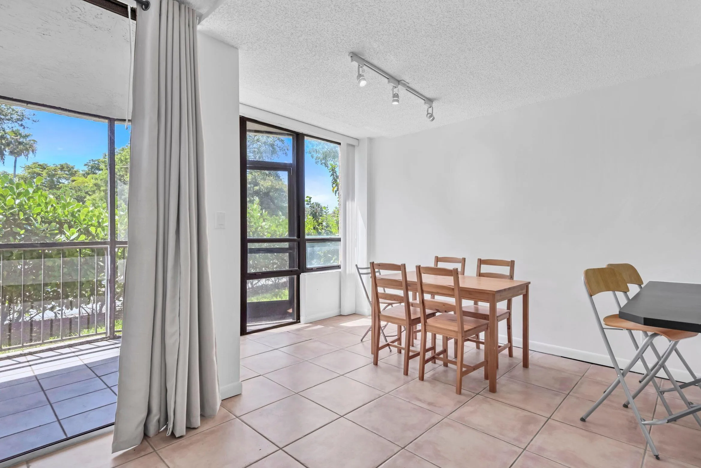 799 Jeffery St 105 pic 7