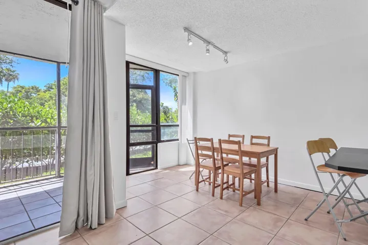 799 Jeffery St 105 pic 7