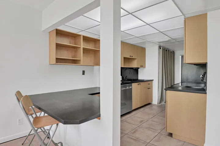 799 Jeffery St 105 pic 13