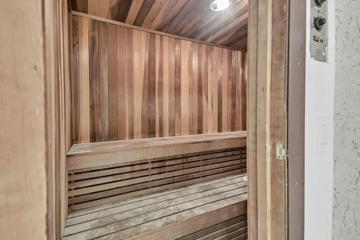 799 Jeffery St 105 pic sauna