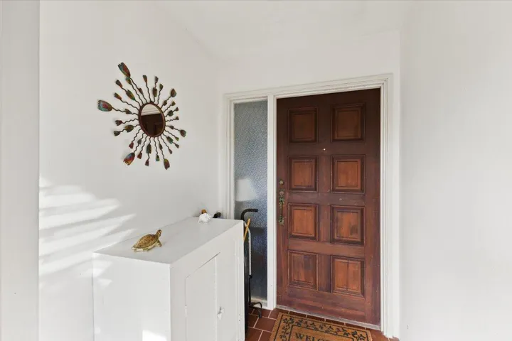 Livingroom to Water