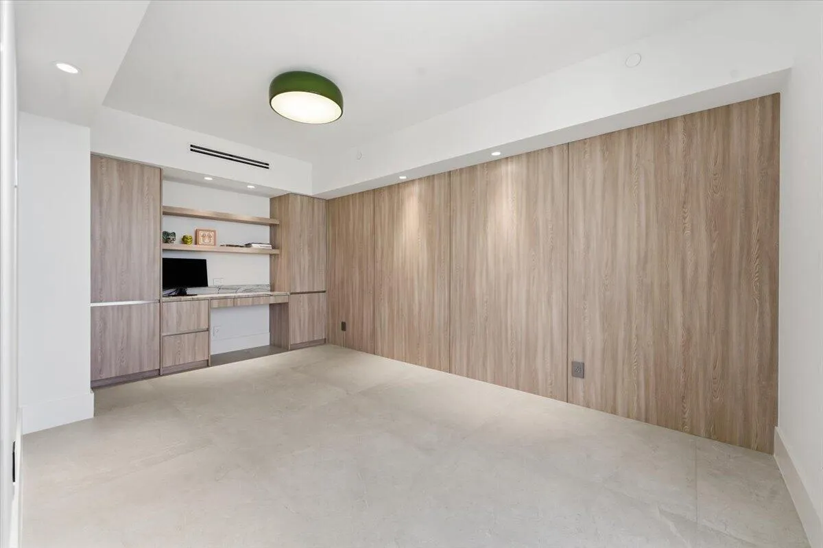 3rd bedroom has built in