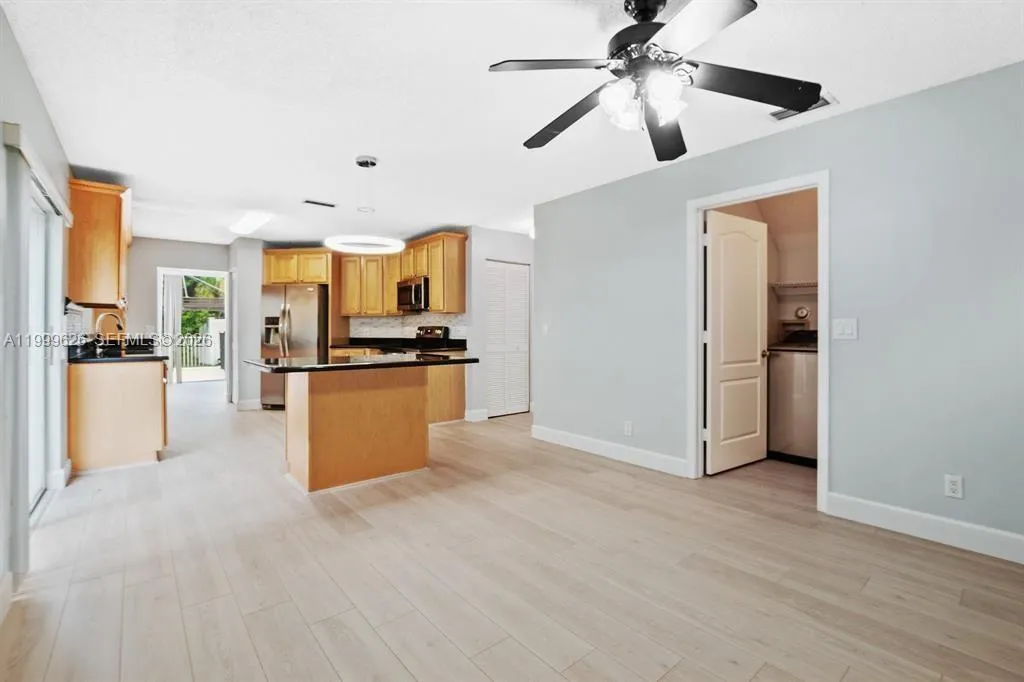 Kitchen - Family room
