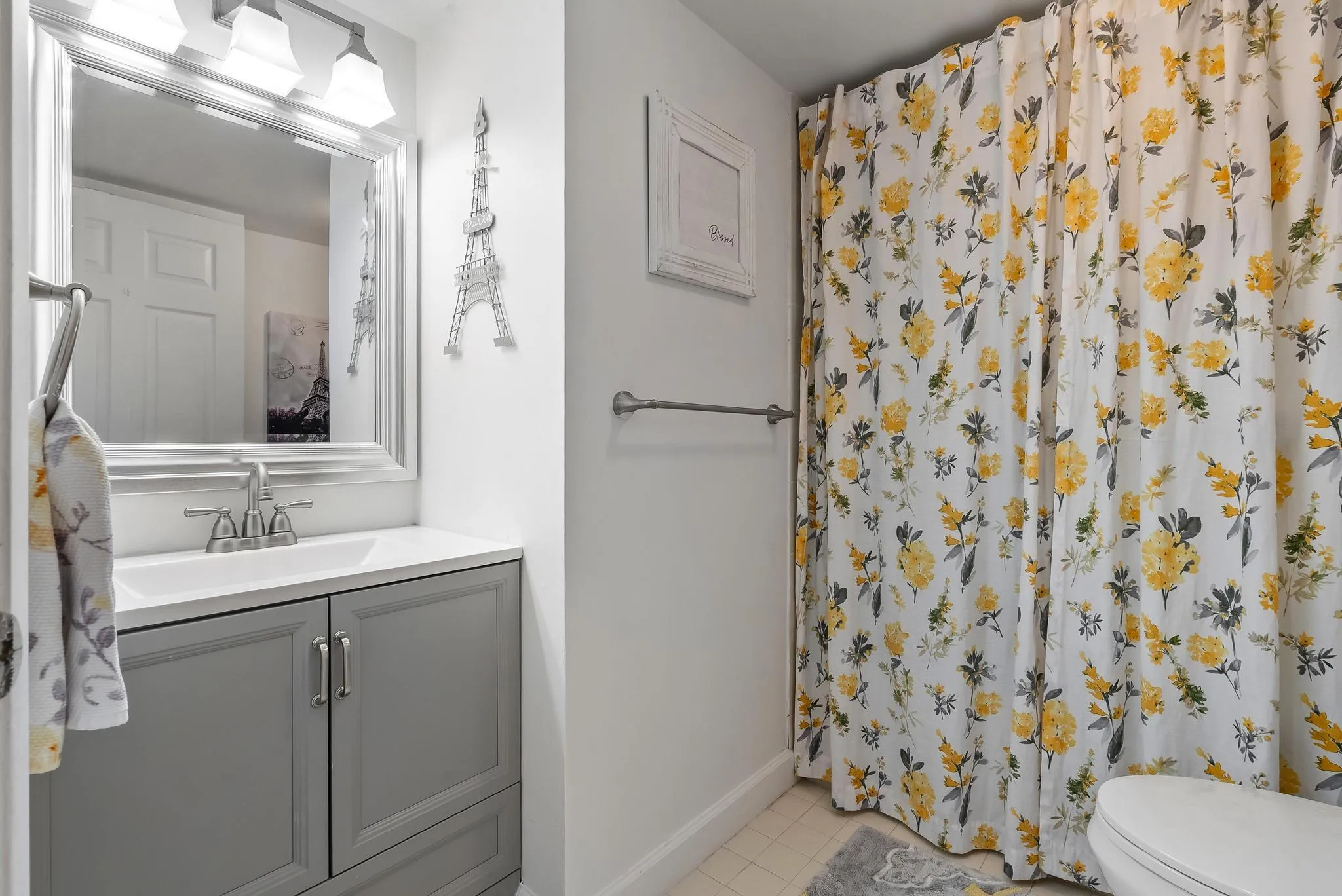 2nd Bathroom - Includes Bathtub