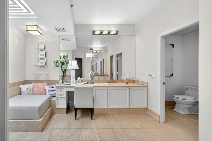 Soft natural light filters in from above adding to the serenity of this ensuite bathroom