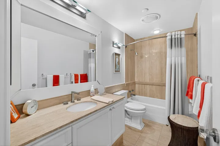 Bedroom 3 ensuite bath