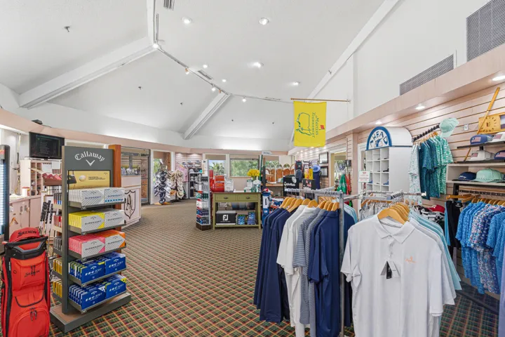 Clubhouse-Store