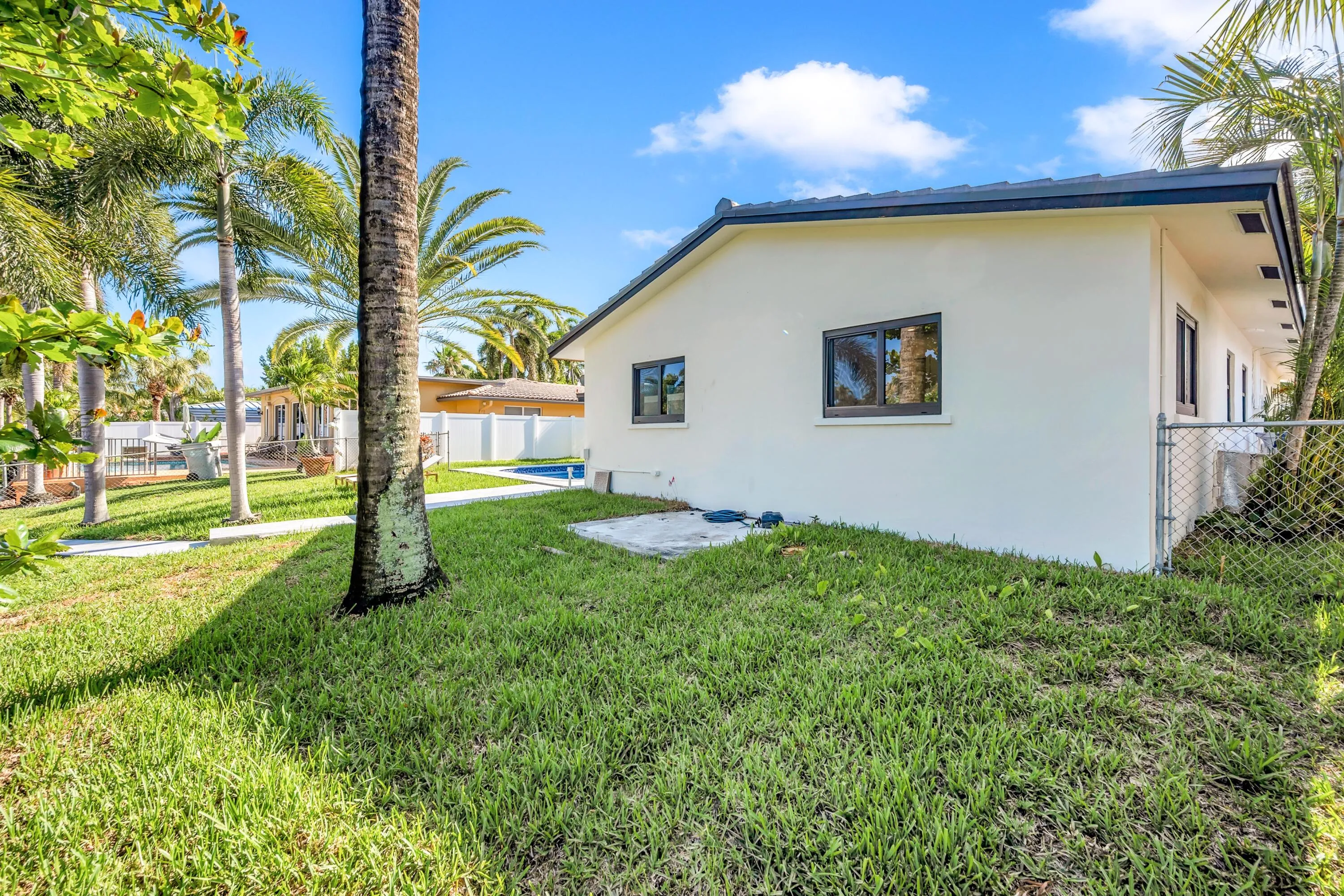 1120 SE 9TH ST--16