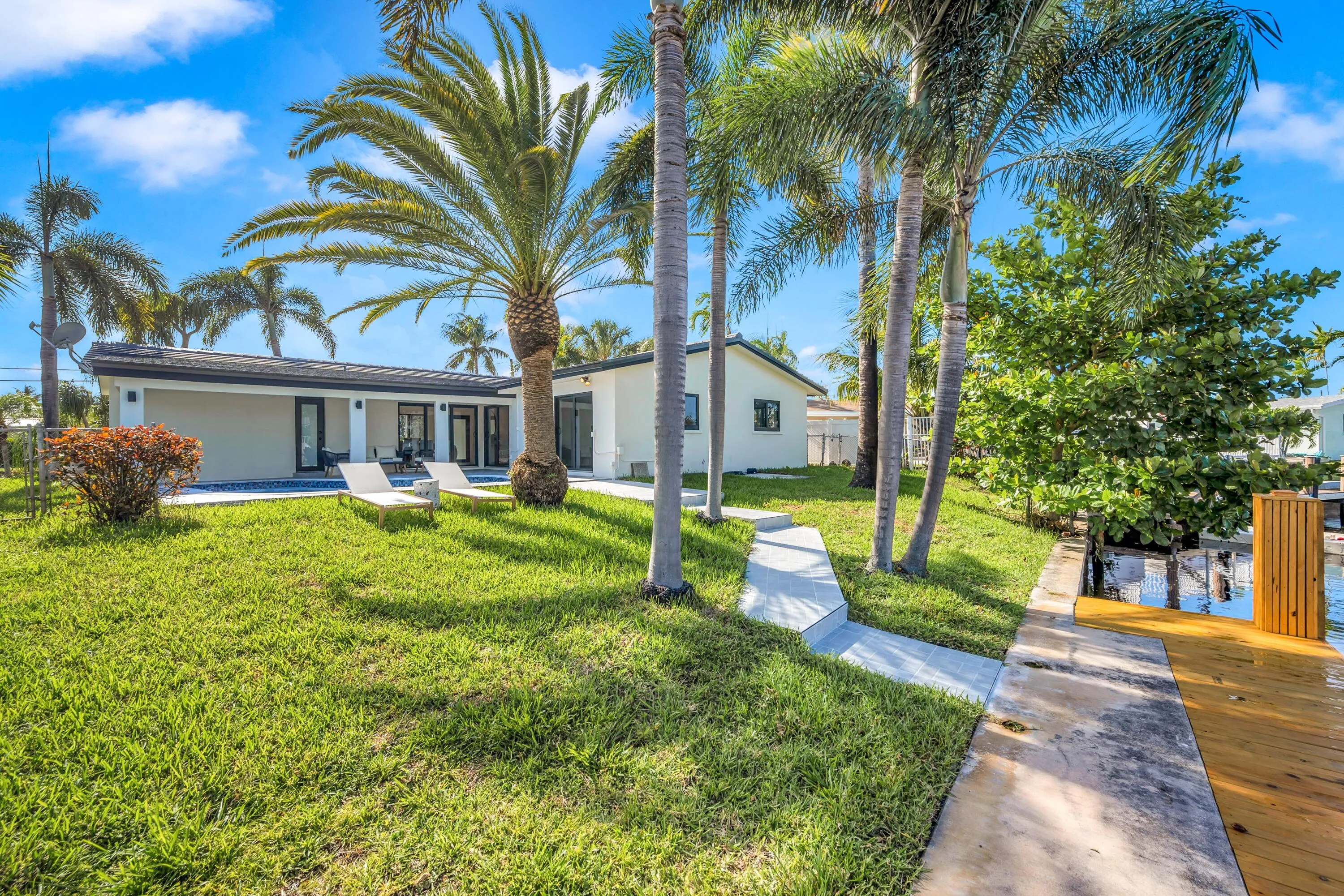 1120 SE 9TH ST--11
