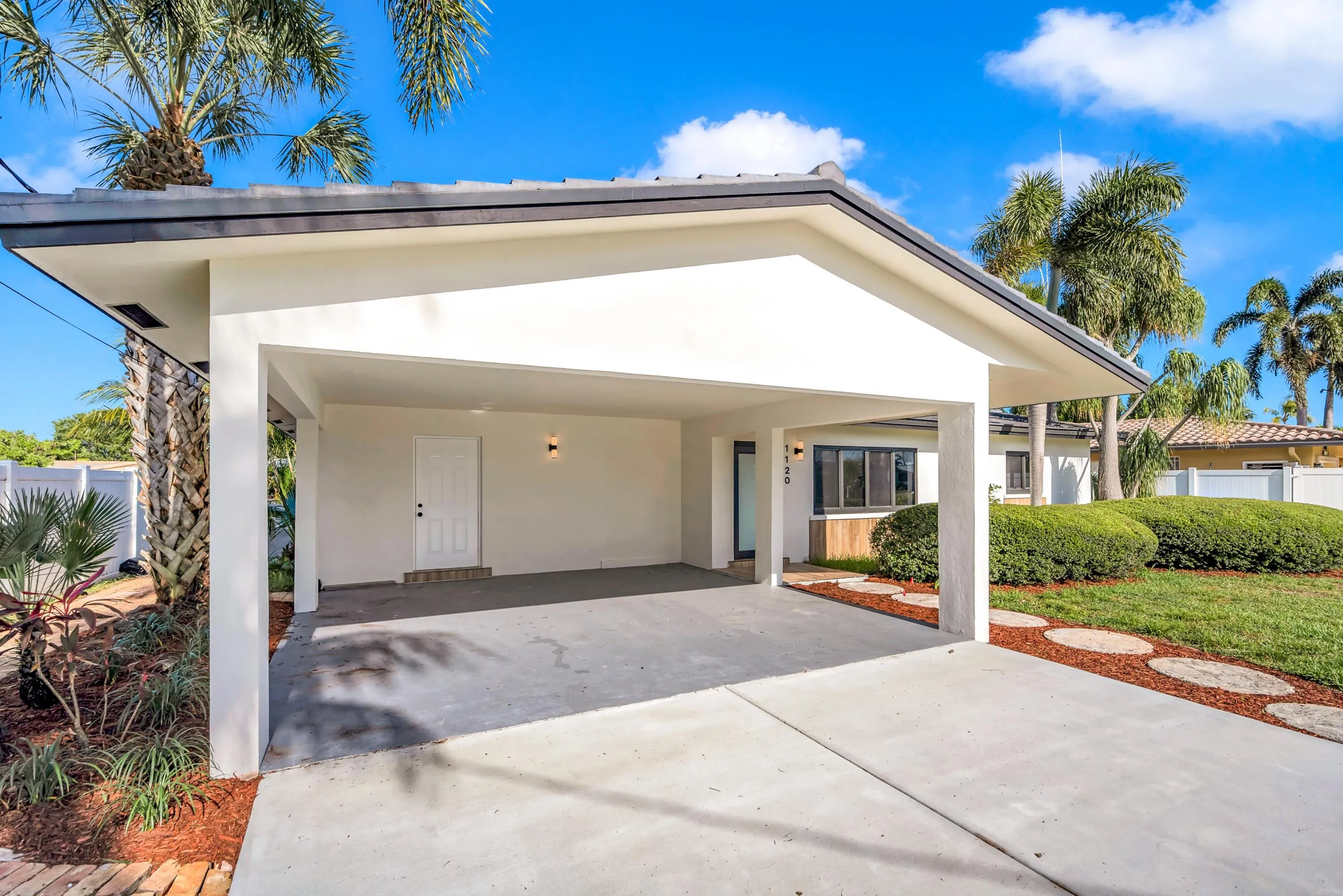 1120 SE 9TH ST--4