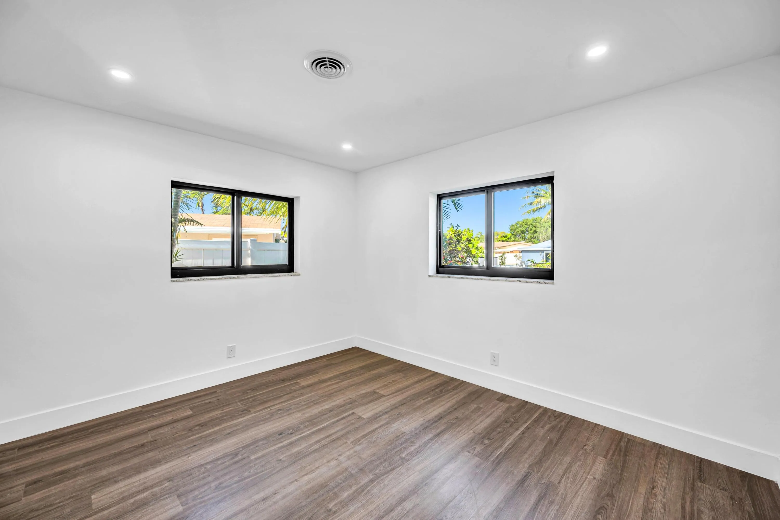 1120 SE 9TH ST--54