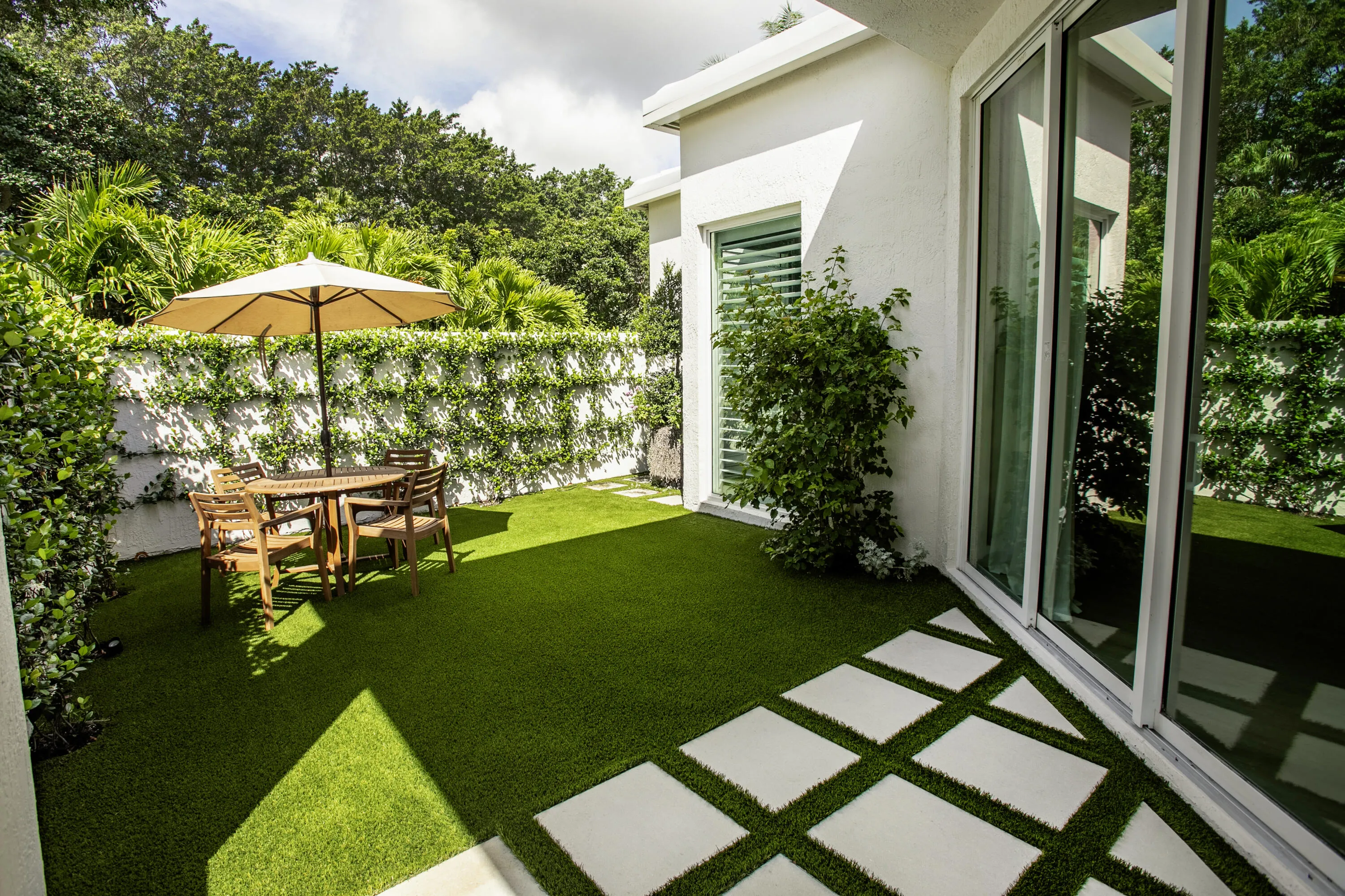 JASMINE TRELLIS, TURF GRASS