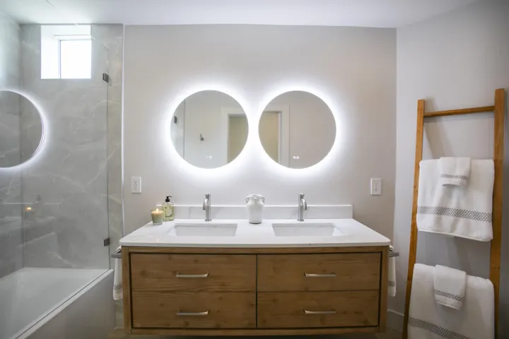 BR 2 VANITY VIEW