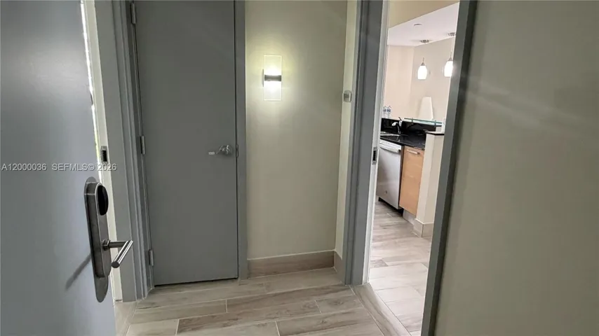 ENTRANCE A UNIT