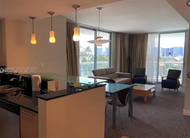 ENTRANCE A UNIT