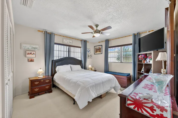Second/guest bedroom