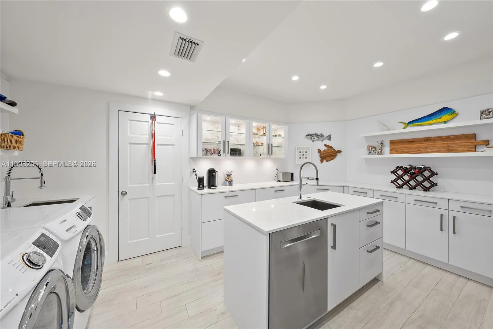 Walk in Pantry / Laundry